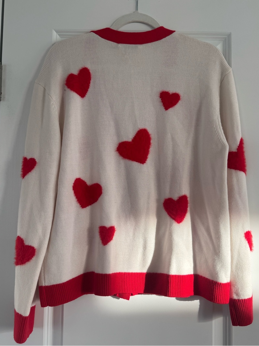 Alice + Olivia Soft White Cardigan with Red Heart Accents NWT Size L - Picture 5 of 5